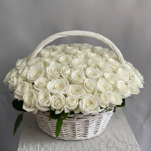 101 роза в корзине white