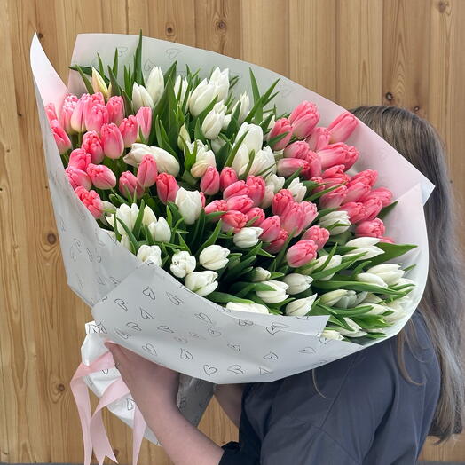Букет 119 белых и розовых тюльпанов (02100037)