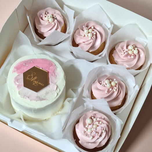 Комбо нежно-розовый к 8 марта Бенто-торт и 5 капкейков со сливочным кремом