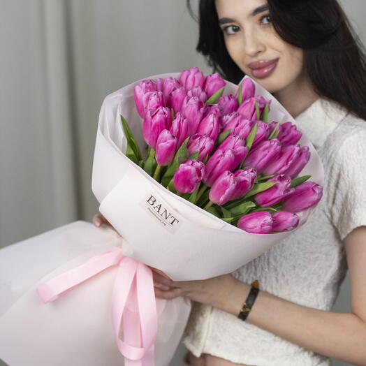 35 розовых тюльпанов