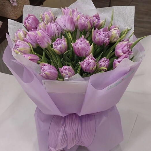 25 пионовидных тюльпанов