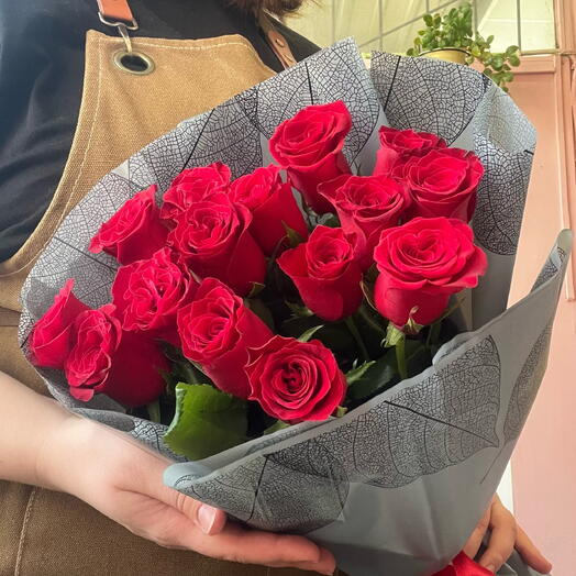 Букет из 15 красных роз Кения