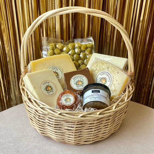 Cesta de regalo con queso "Soleado"