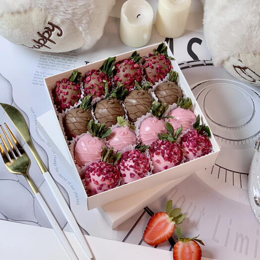 Клубника в Шоколаде 9-16шт. Бельгийский шоколад Callebaut. Подарочный набор 3091