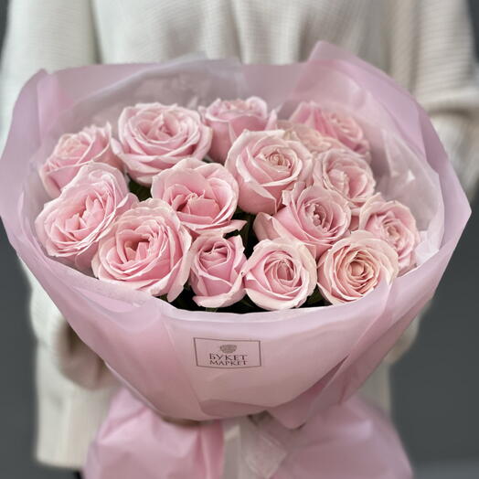 Нежные розовые розы — красивый букет для девушки 🌸