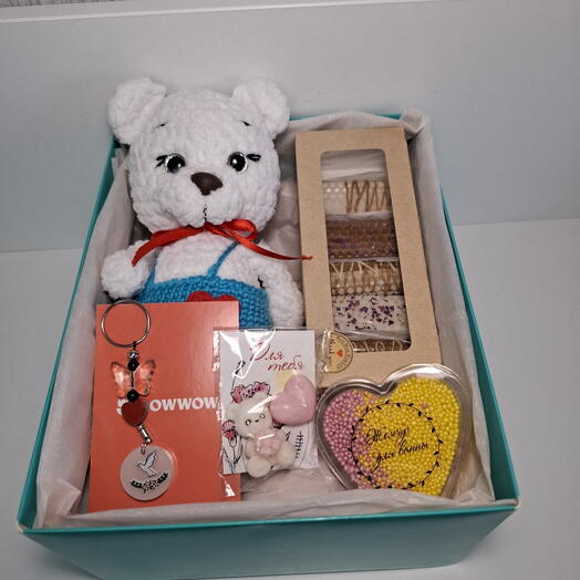 Подарочный набор для нее  с декоративной мишкой    и свечами в виде конфет ,ручная  работа