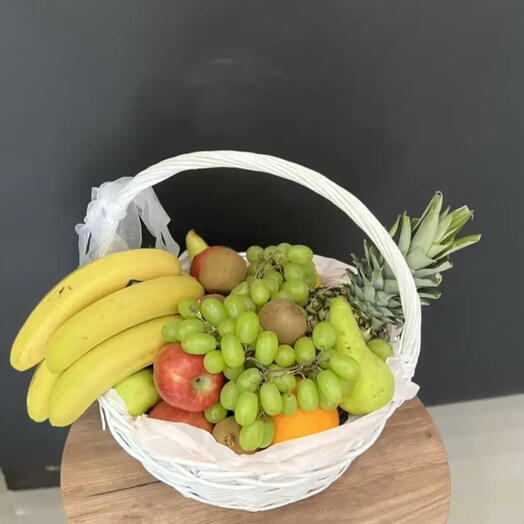 Корзина свежайших фруктов