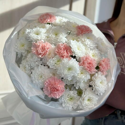 Нежный букет из диантусов и хризантемы Алтай 🌸