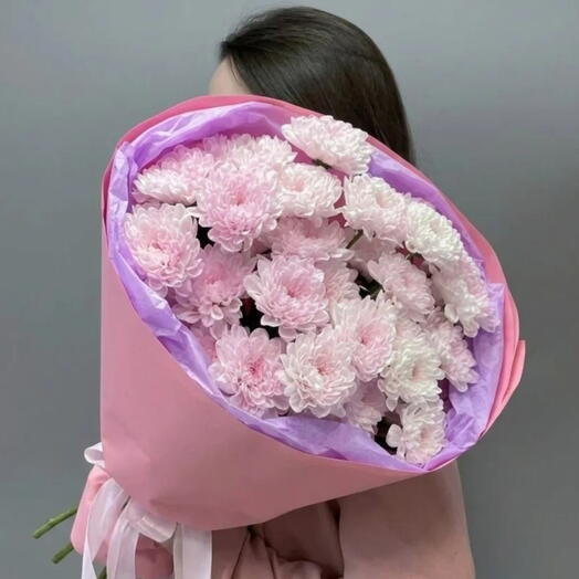 Букет из розовых кустовых хризантем