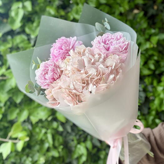 Букет с пионами и розовой гортензией💟