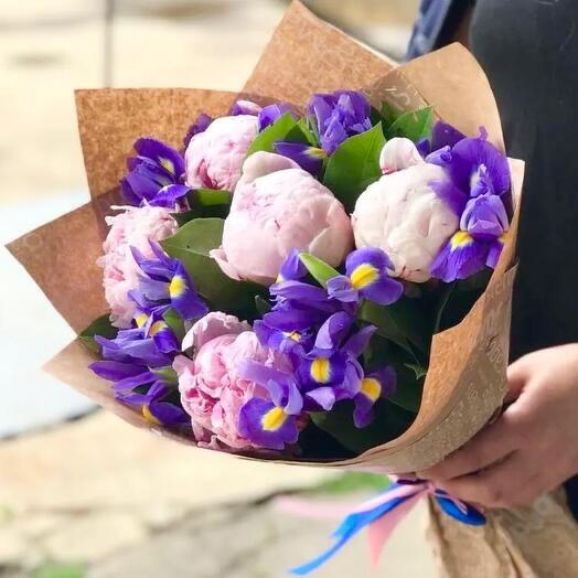Букет пионов с ирисом 💙🩷
