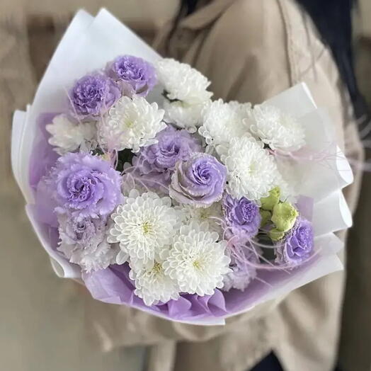 Букет из лавандовой эустомы и кустовой хризантемы 💜