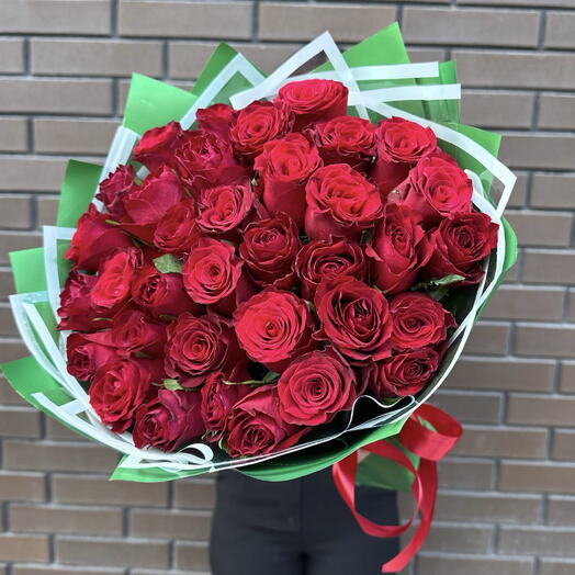 25 роз красных