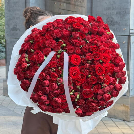Red bush rose bouquet