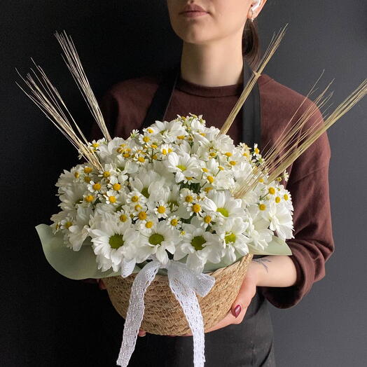 Композиция из ромашек с колосьями