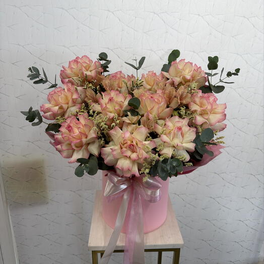 Коробка с французскими розами
