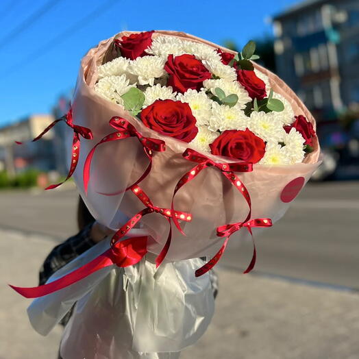 Букет с розой и хризантемой