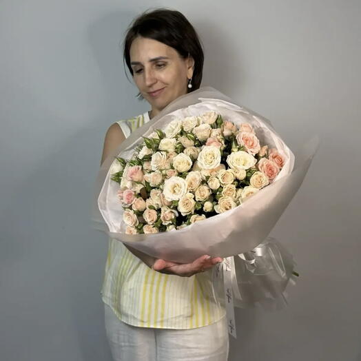 Букет из 7 кустовых роз