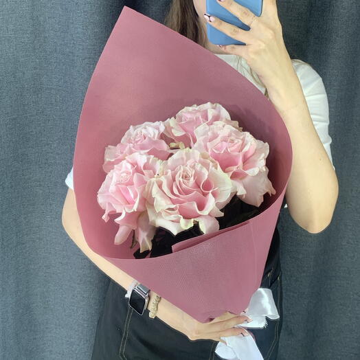 Конвертик из пяти французских роз🙌🏼🌸