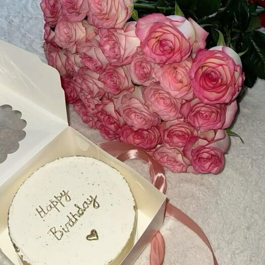 Set with flowers and bento cake
