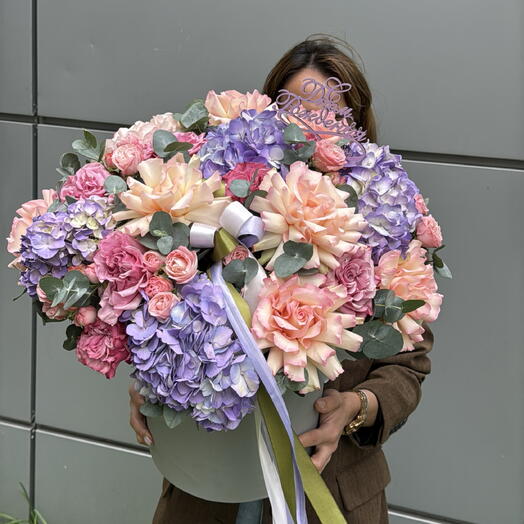 Шикарная композиция 🌸 «Когда хочется сказать „ты — особенная» 🥰💌из гортензии , французских роз и пион роз Кантри блю 💐🌈