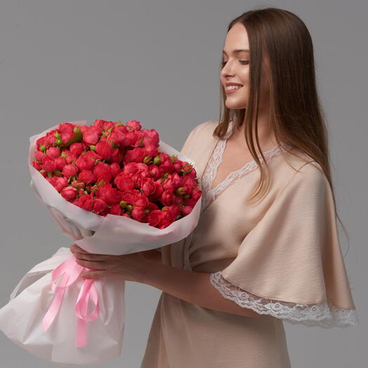 Классический букет из 29 кустовых роз Голландец «Багровый закат»