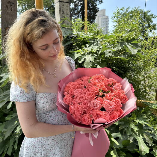 Букет из коралловых роз
