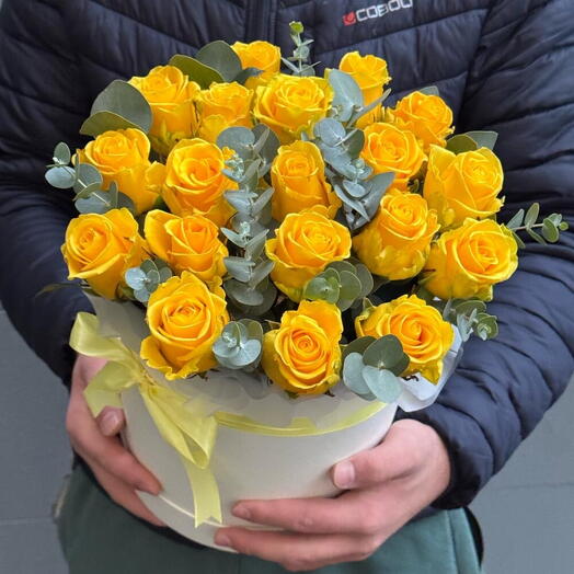 Коробка с жёлтыми розами (Солнечный день