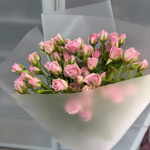 Букет из 11 розовых кустовых роз