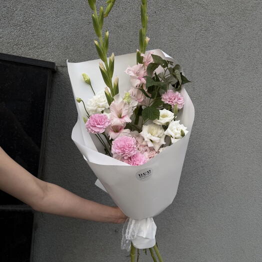Букет с гладиолусами