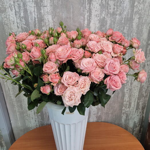 Букет из кустовых роз