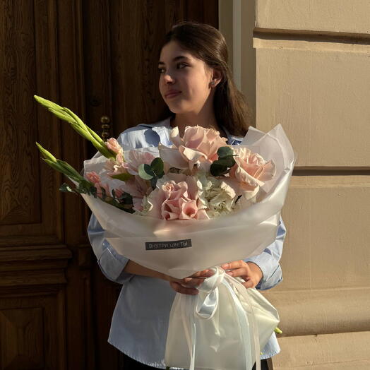 Букет с гладиолусом