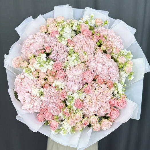 Букет из Кустовых Роз, Гортензий, Маттиолы