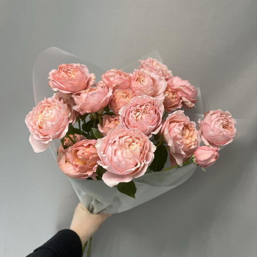 Моно букет из кустовых роз