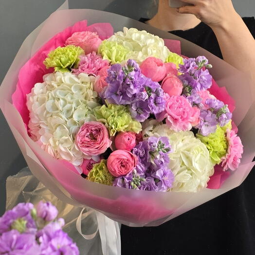 Дофаминовый букет с пионовидными розами и ароматной маттиолой 💕