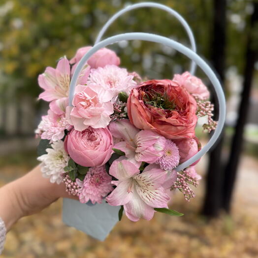Нежная композиция-комплимент в сумочке