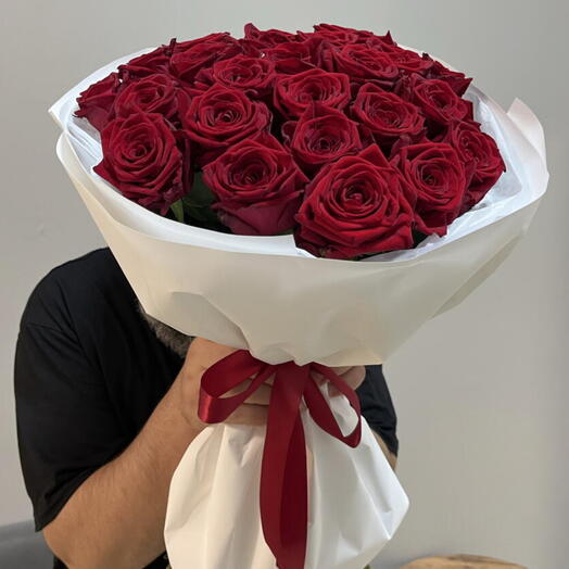 Красные розы 25 штук