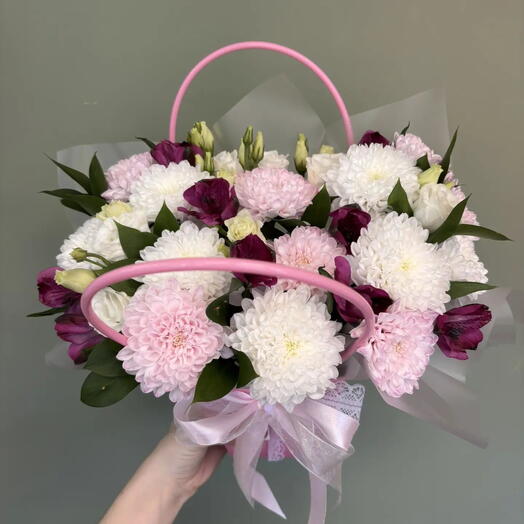 Композиция из альстромерии, эустомы и кусотвых хризантем