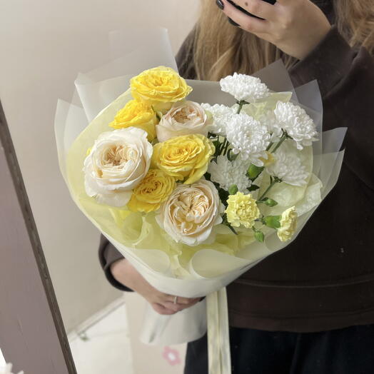 Букет с хризантемой и пионовидными розами 🌼
