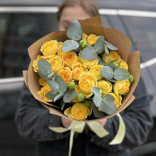 Желтые пионовидные розы с эвкалиптом 💛