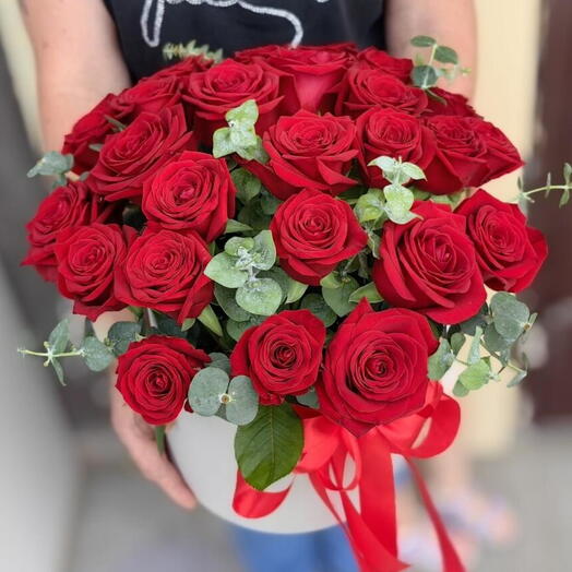 25 роз в коробке с эвкалиптом 🎁