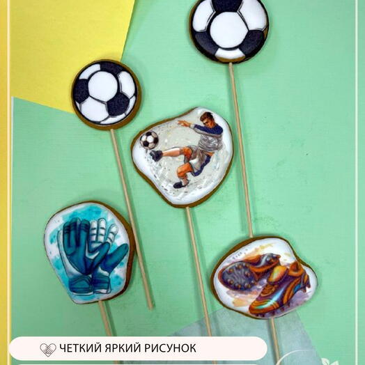 Пряники-топперы на торт футболисту и тренеру: мячи, вратарь, бутсы