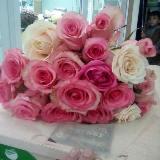 White and pink bouquet of 19 roses