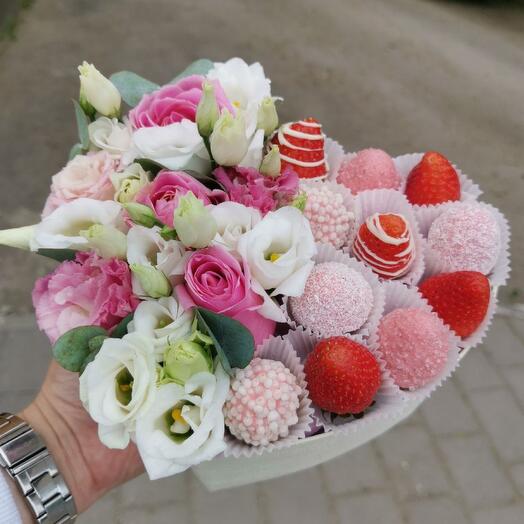 Клубника в шоколаде "сердце" мини