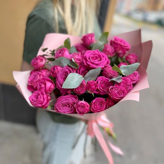 Bush peony-shaped roses with eucalyptus