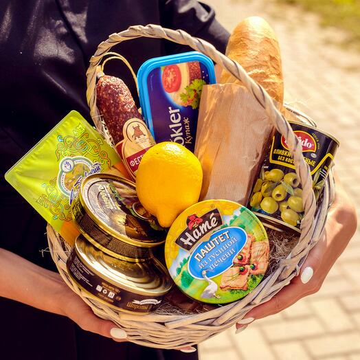 Набор подарочный, продуктовый в корзине
