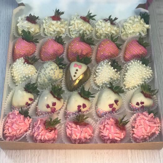 Set of chocolate-covered strawberries "Bride and groom"