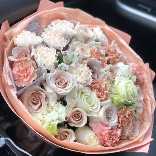 Bouquet in cream tones