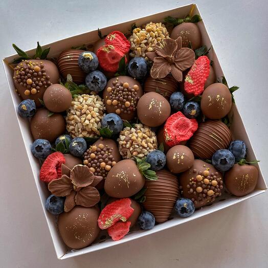 Набор ягод — клубника в шоколаде Barry Callebaut