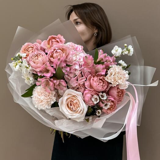 Ramo en expansión con rosas en forma de peonía 🌸
